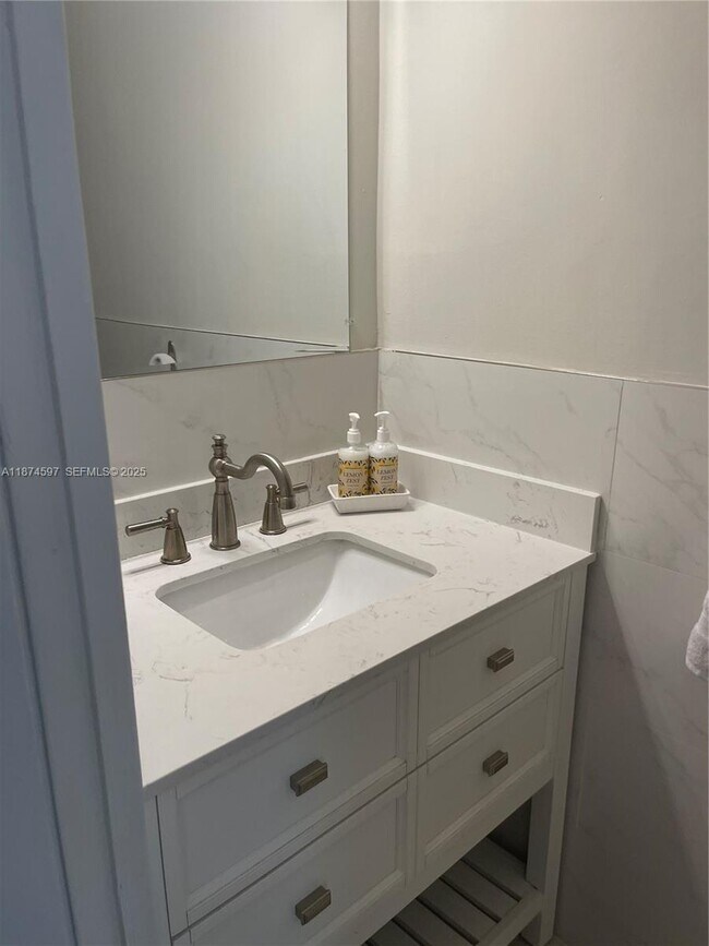 Building Photo - 8203 9th Ct