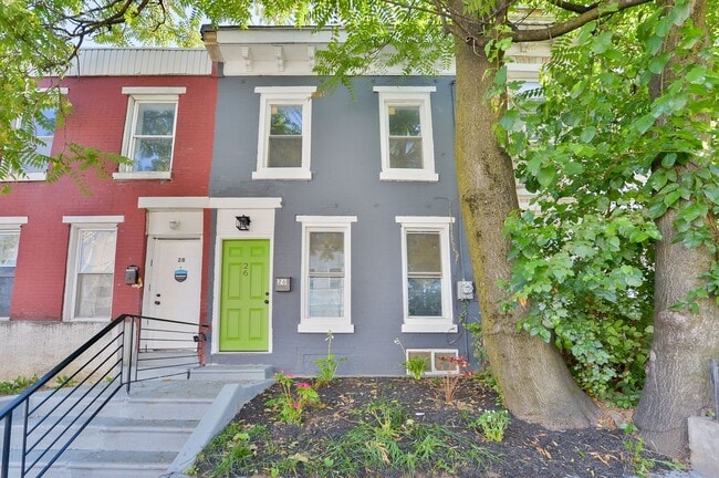 Building Photo - Renovated 3-Bedroom Townhome in Prime Germ...