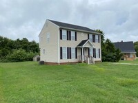 Building Photo - Great 3 Bedroom Colonial Home in Henrico C...