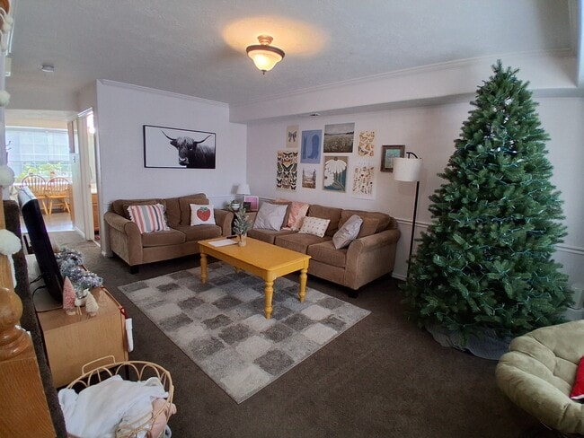 Building Photo - 588 N 500 E