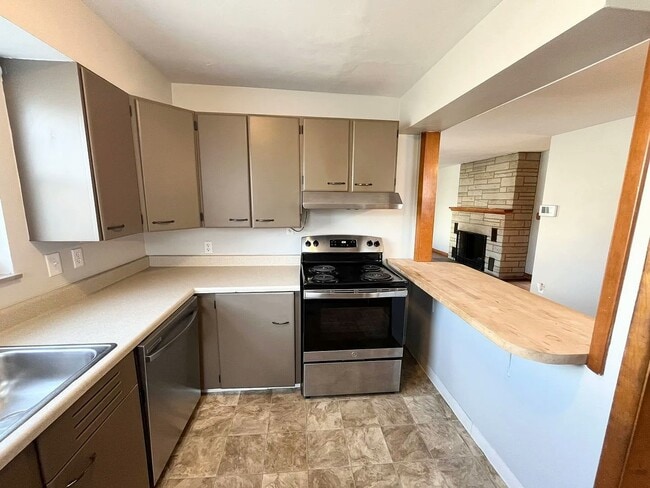 Building Photo - 1021 W Virginia Ave