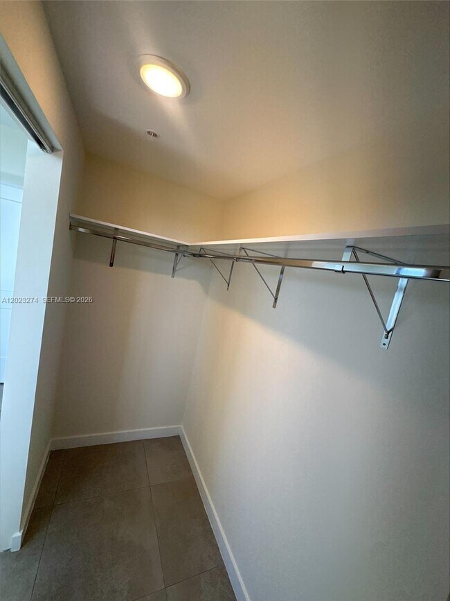 Building Photo - 16395 Biscayne Blvd