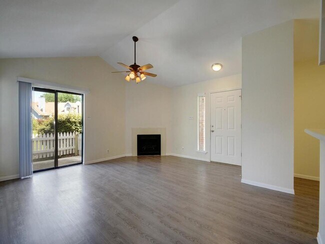 Building Photo - 1601 Faro Dr