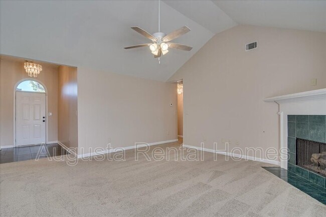 Building Photo - 207 Taylor Cir