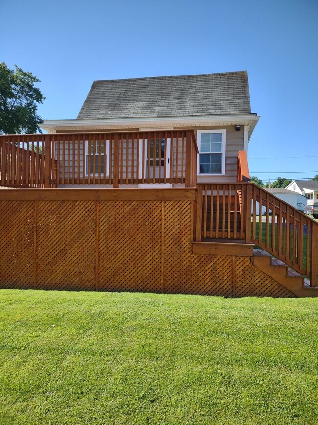 Building Photo - 1175 Willow St