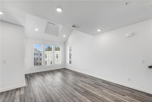 Building Photo - 501 Burton Dr