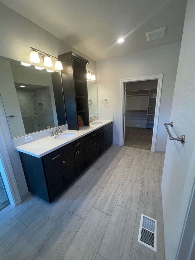 Building Photo - NEWER BUILT 3 BED/2 BATH HOME