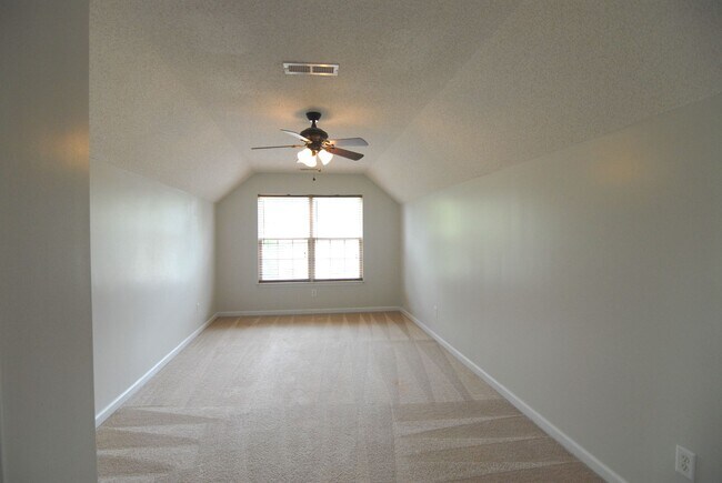 Building Photo - Stunning 2 story brick home 4 bedroom 2.5 ...