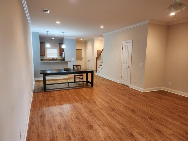 Building Photo - 4952 Date Palm Dr