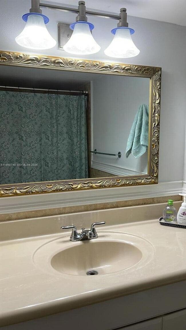 Building Photo - 3180 S Ocean Dr