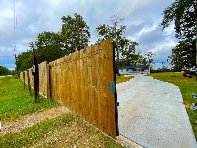 Building Photo - 2036 County Rd 3434N