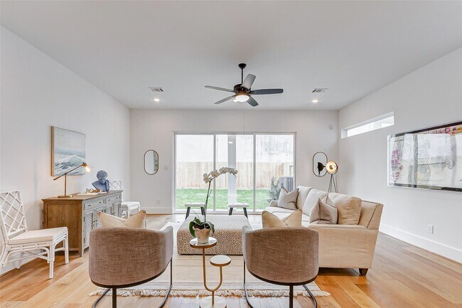 Building Photo - 7818 Janak Dr