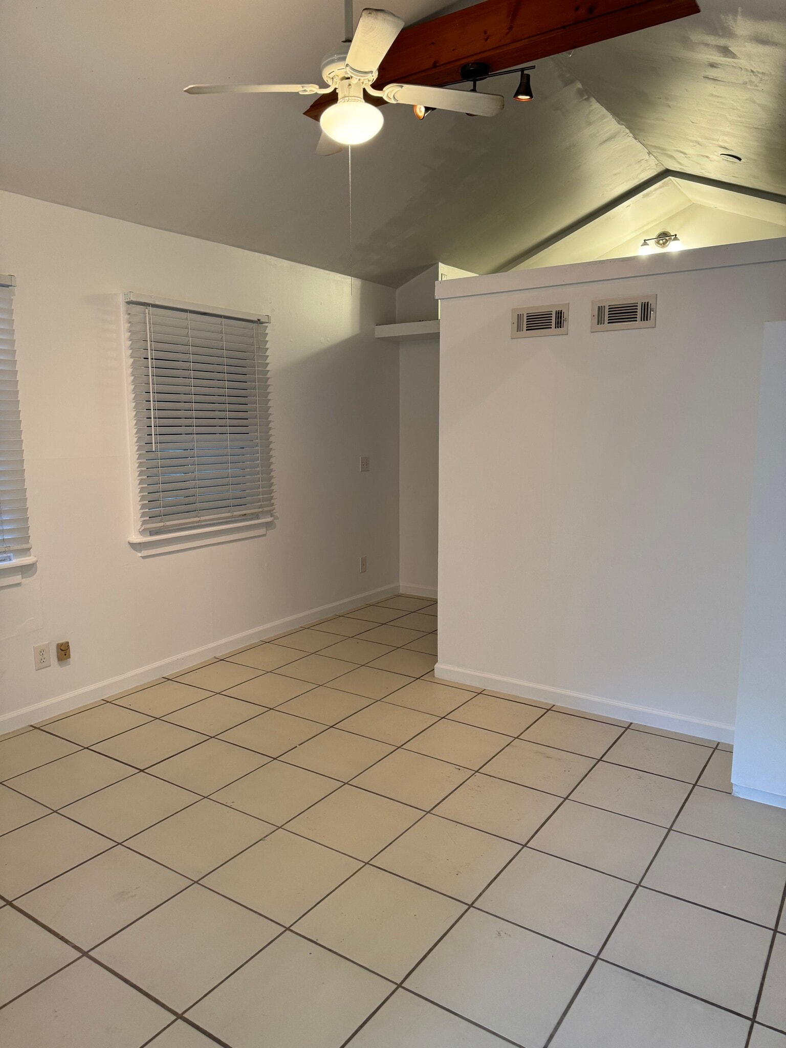 Building Photo - 922 Eaton St