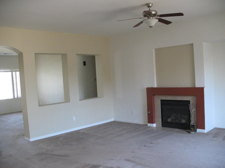 Building Photo - 10805 Snowcreek Falls Ave