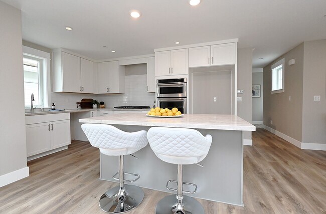 Building Photo - Beautiful Newer Home in Downtown Pleasanton