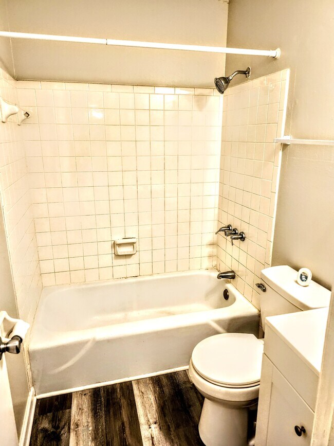 Bathroom - 5409 Hilltop Ave