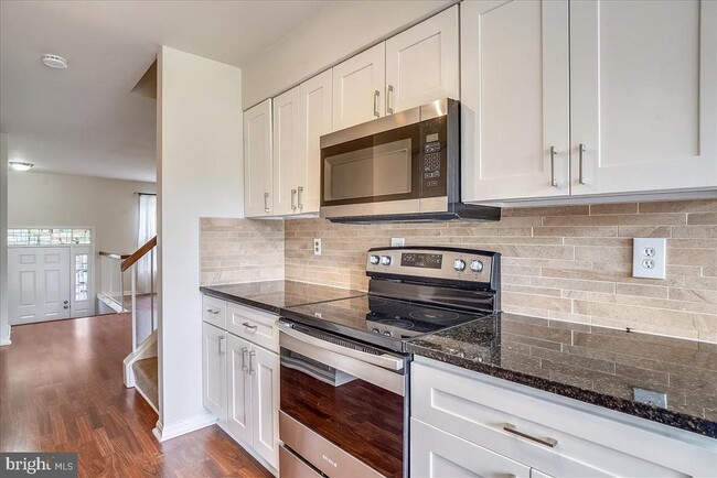 Building Photo - 8830 Thomas Lea Terrace