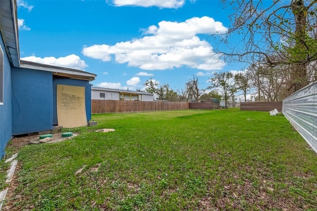 Building Photo - 12906 Gladden Dr