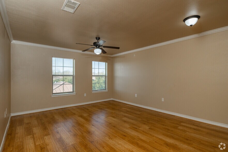 LIVING ROOM - The Huntington at Beaumont Senior Livng