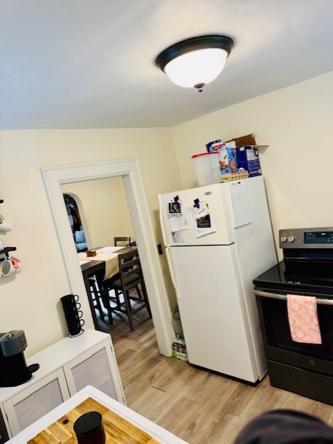 Building Photo - 826 7th St S