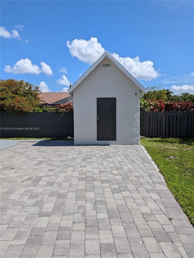 Building Photo - 10680 NW 6th Ct