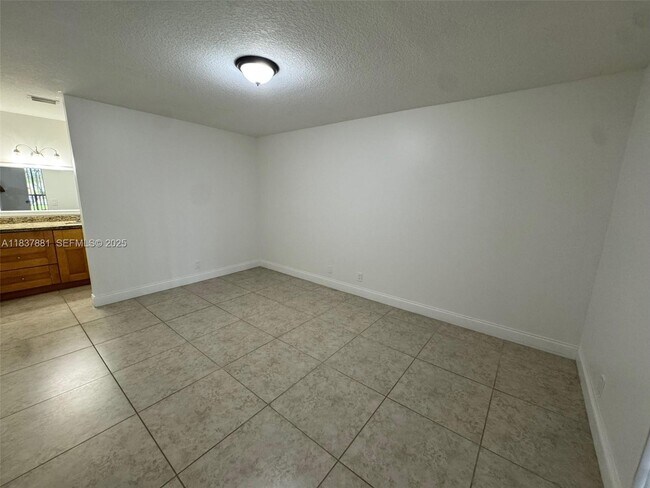 Building Photo - 3817 Cocoplum Cir