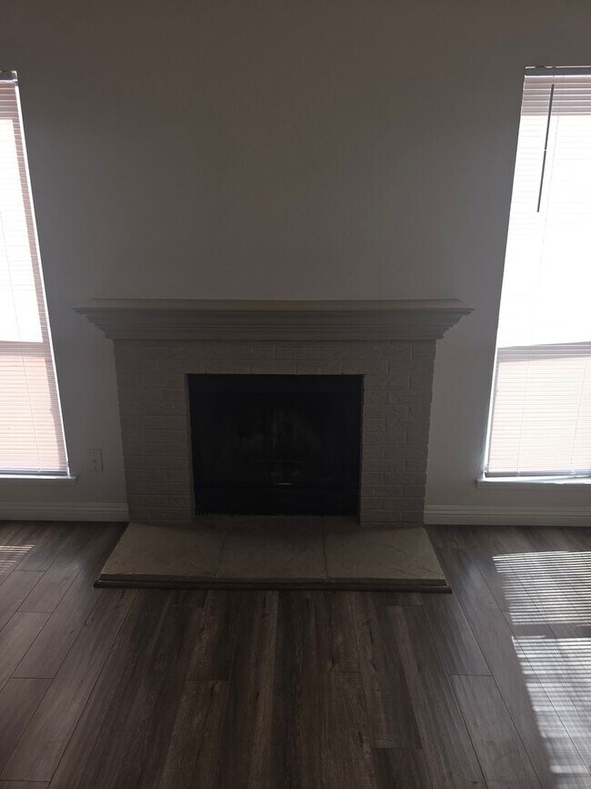 Building Photo - Beautiful CONDO 2 Bedroom- 2 Bath