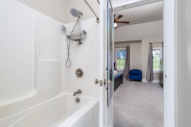 Building Photo - 22 White Pine Dr