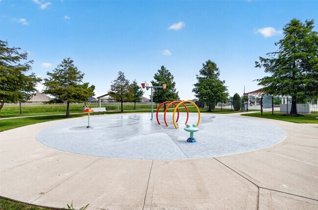 Building Photo - 24603 Royal Pike Dr
