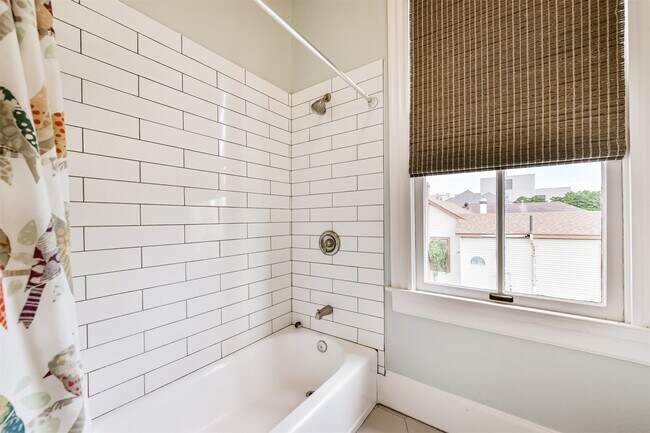 Building Photo - 1121 Market St