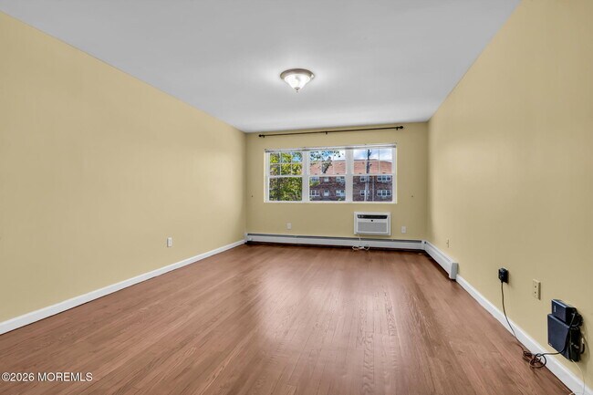 Building Photo - 309 4th Ave