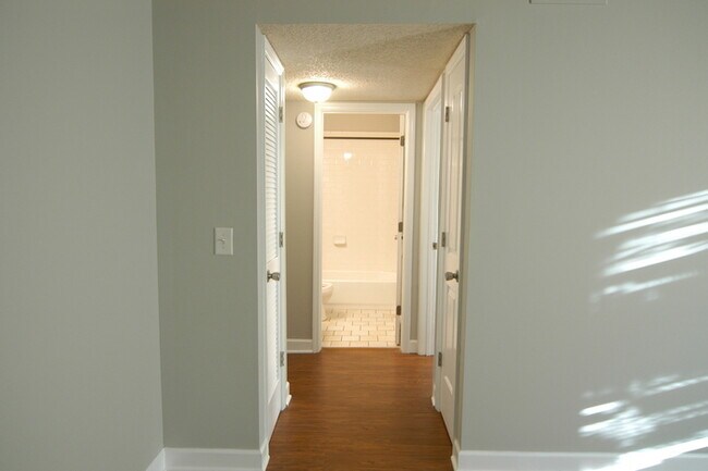 Building Photo - Inglewood Duplex Available Now!