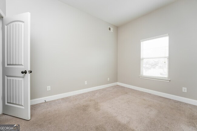 Building Photo - 4948 Longview Run