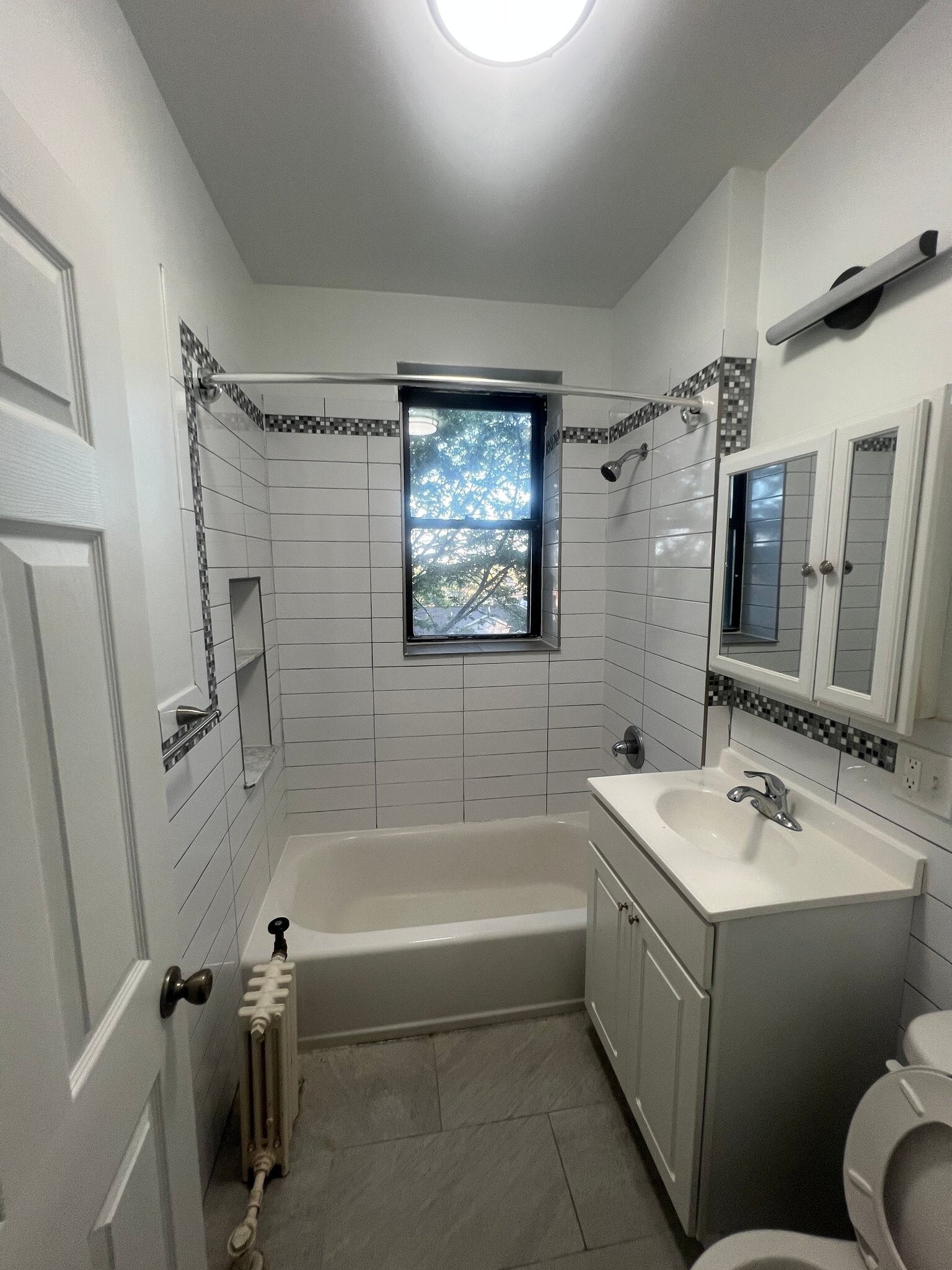 Building Photo - 580 Mt Prospect Ave