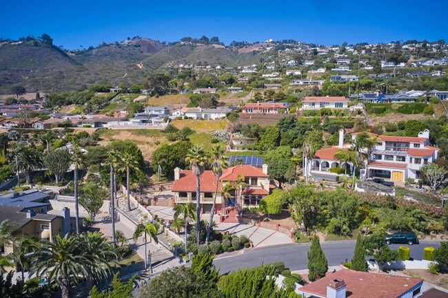 Building Photo - Aqua Vista - Entertainers Playhouse