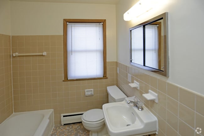 Bathroom - Jamar East Rentals