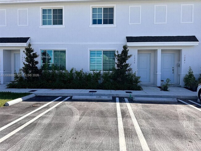 Building Photo - 1041 NW 5th St