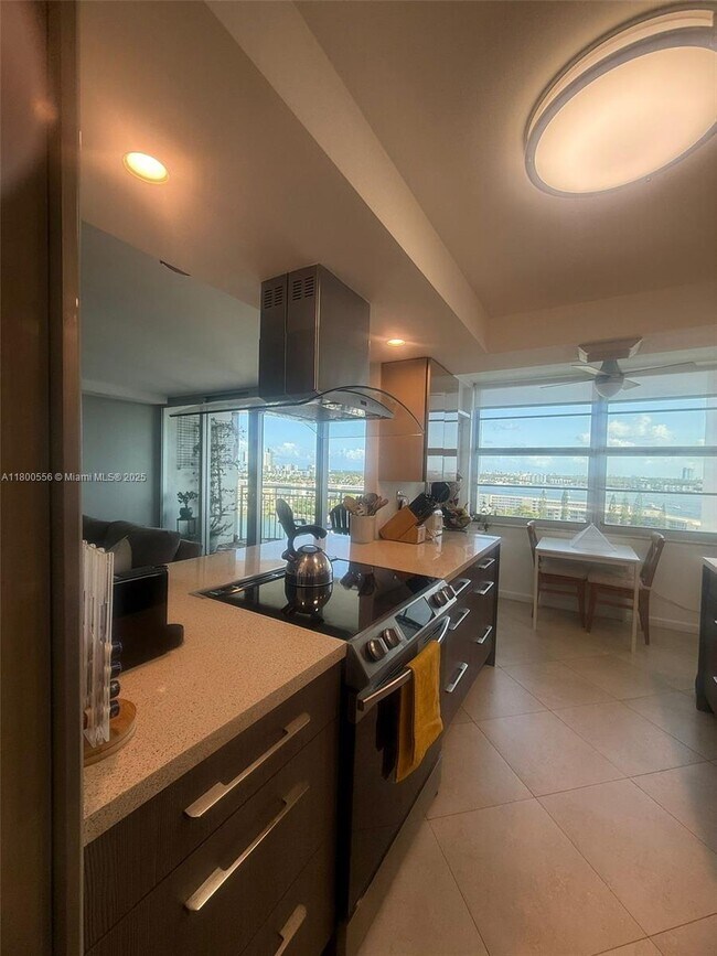 Building Photo - 18021 Biscayne Blvd