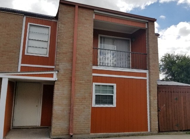 Building Photo - 9511 Contessa Dr