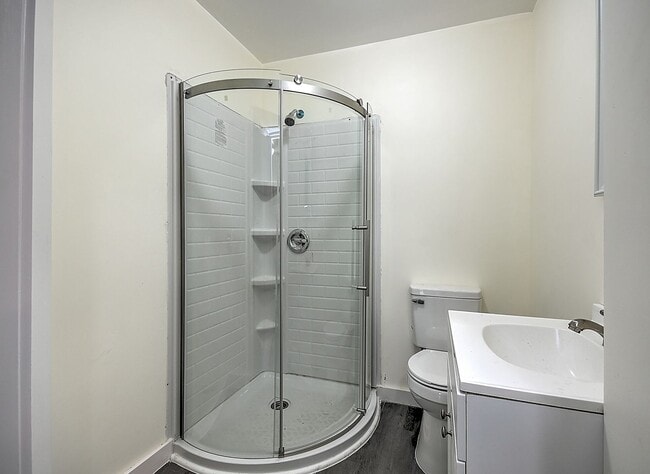 Building Photo - 4 Bedrooms 3 Baths Bristol TN