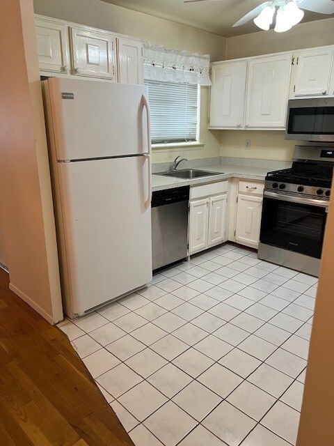 Building Photo - 182 Storm Dr