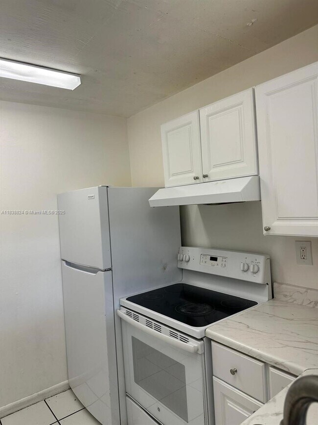 Building Photo - 482 NW 165th St