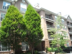 Building Photo - 5559 Glenridge Dr