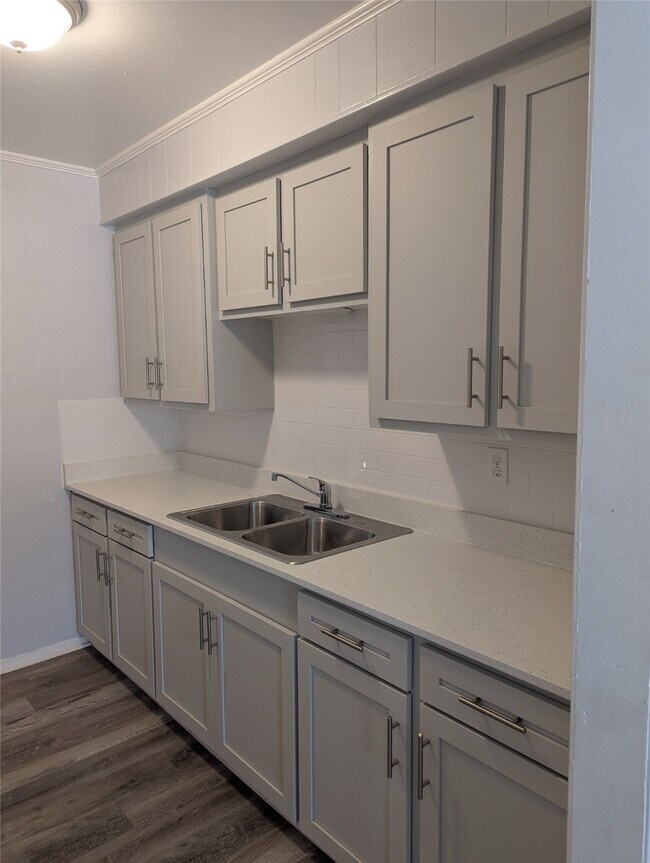 Primary Photo - 1311 1/2 21st St
