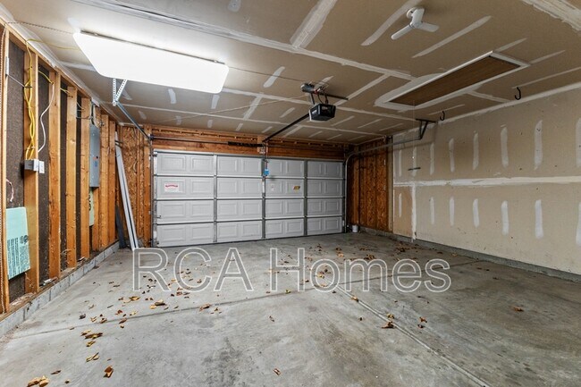 Building Photo - 45 Wisteria Way