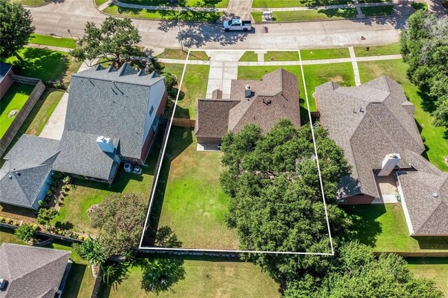 Building Photo - 23111 Red River Dr