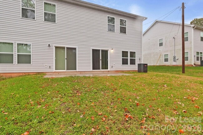 Building Photo - 711 Lackey St