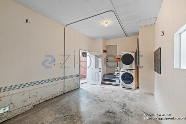 Building Photo - 121 S 37th St