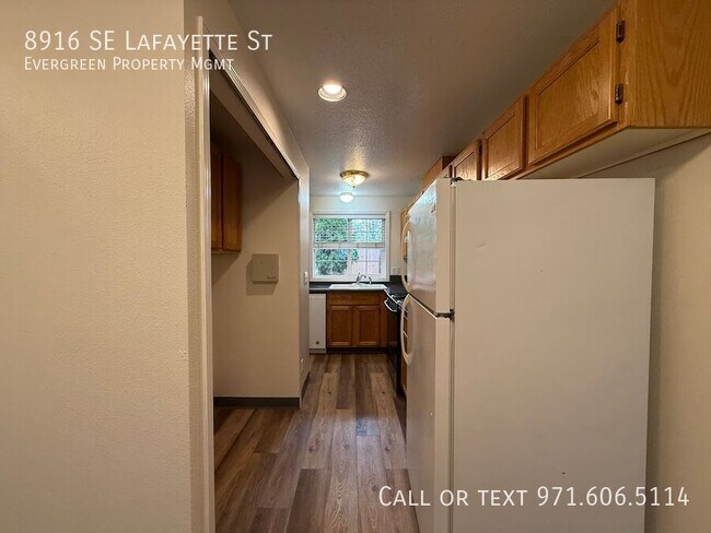 Building Photo - 8916 SE Lafayette St