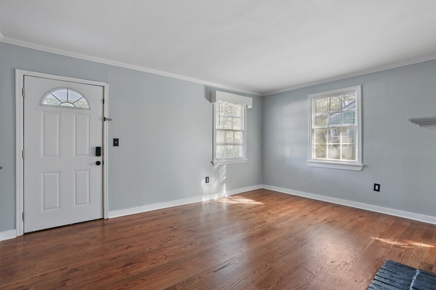 Building Photo - 1923 New Mexico St